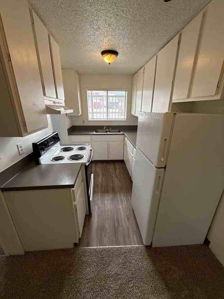 528 Sw Levens St #4 - Photo 6 of 21