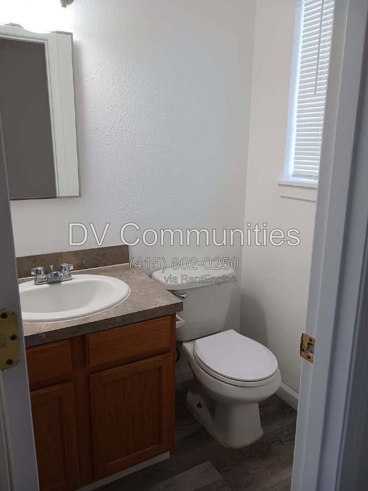 389 Ne 10th St #12-12 - Photo 4 of 13