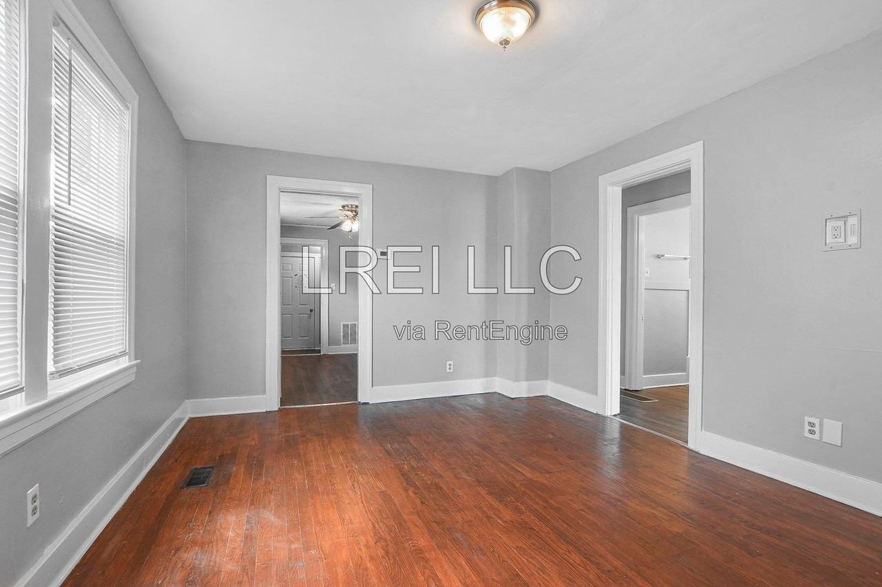 1212 Homeview Dr - Photo 2 of 12
