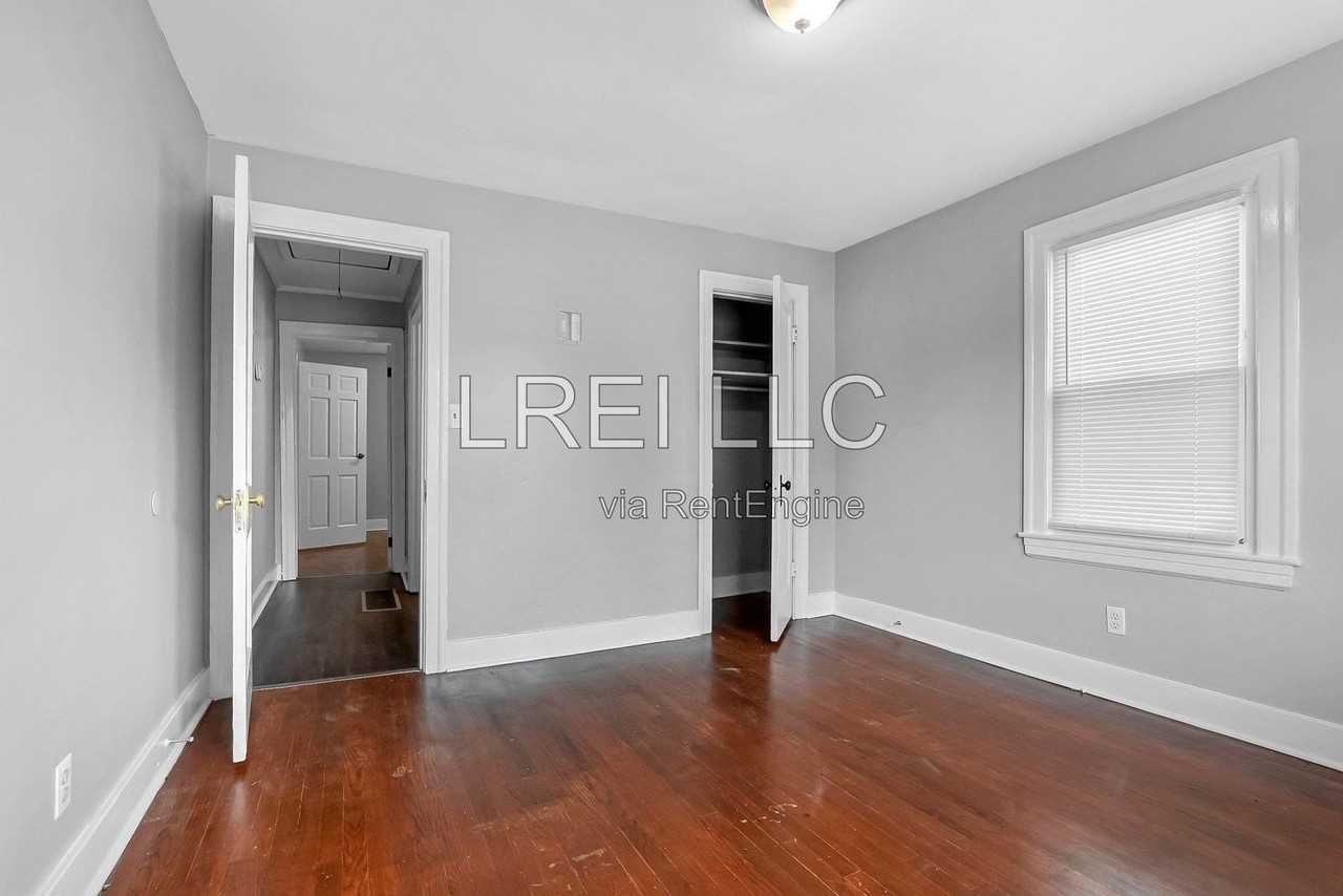 1212 Homeview Dr - Photo 3 of 12