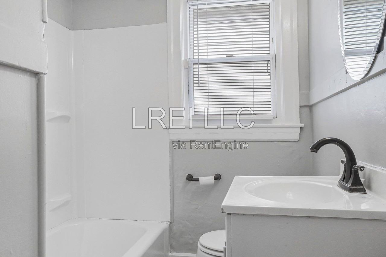 1212 Homeview Dr - Photo 4 of 12