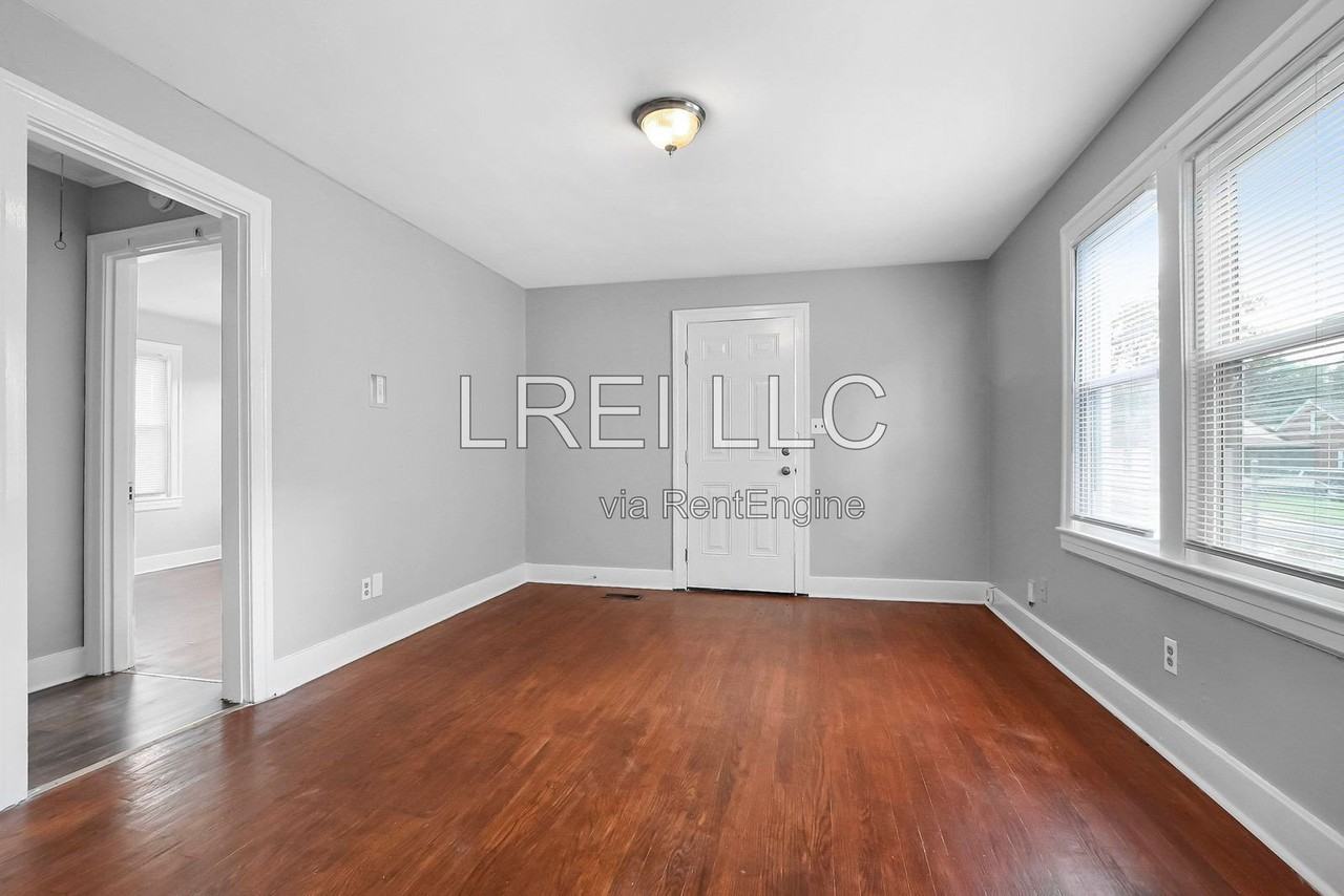 1212 Homeview Dr - Photo 7 of 12