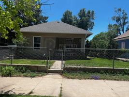 featured image of 1520 E 8th St