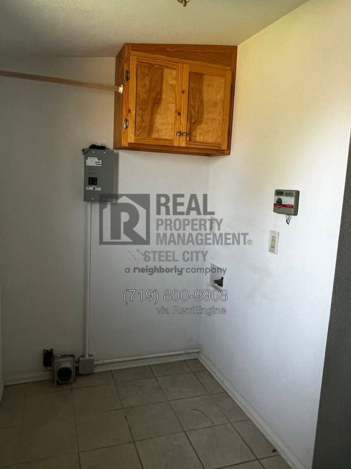 1520 E 8th St - Photo 7 of 24