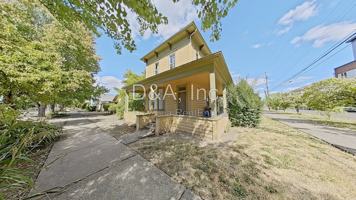 featured image of 445 Sw 9th St