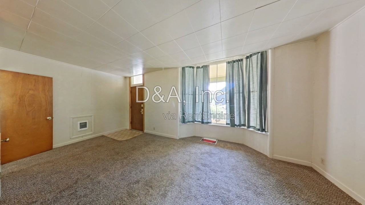 445 Sw 9th St - Photo 3 of 7