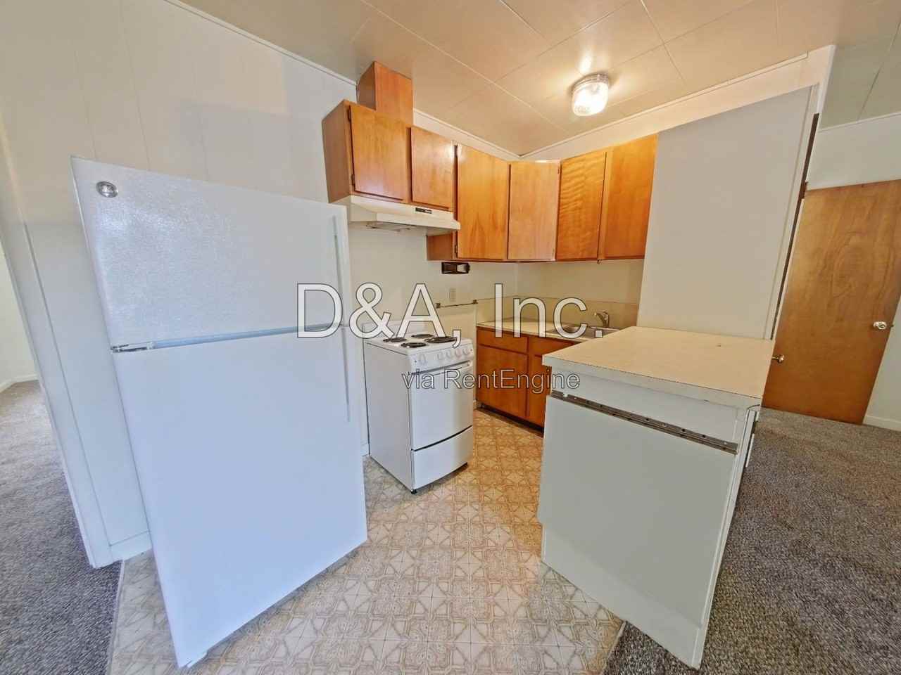 445 Sw 9th St - Photo 4 of 7