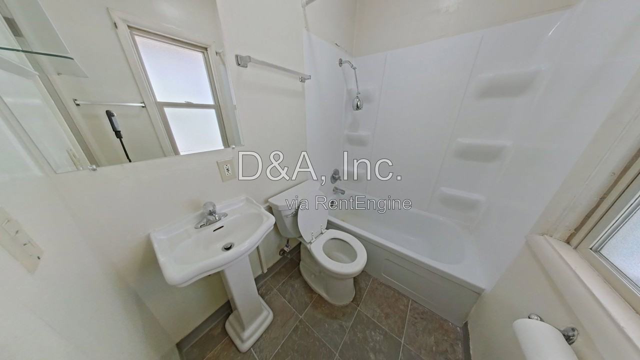 445 Sw 9th St - Photo 6 of 7
