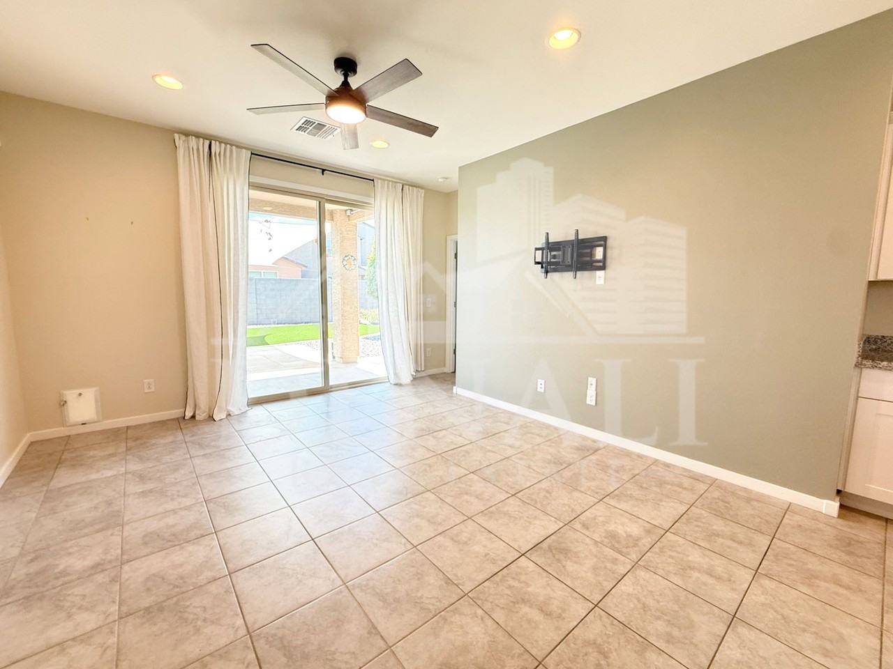 4373 W Allen St - Photo 2 of 22
