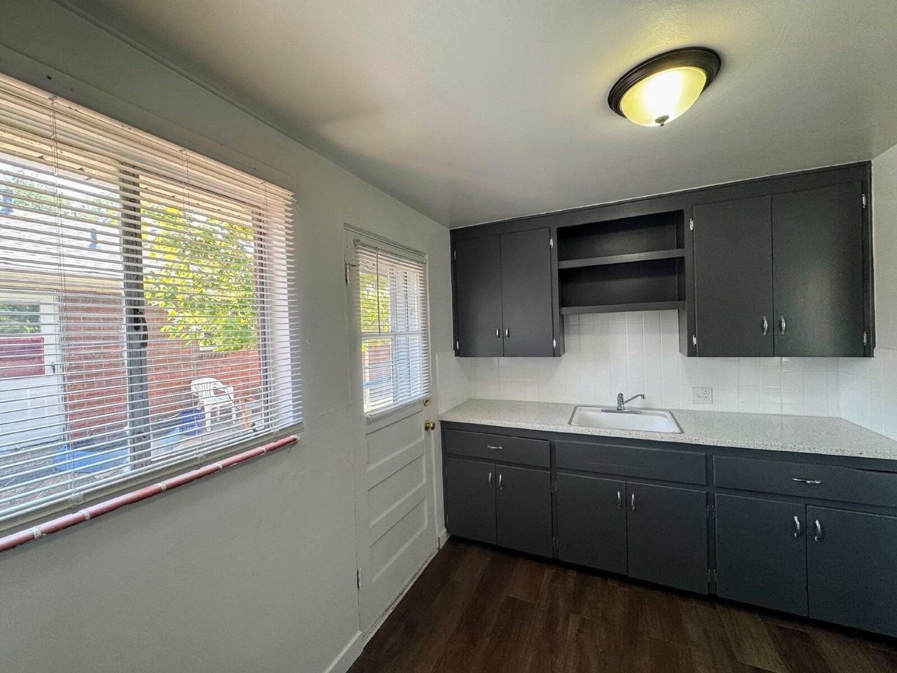1409 Boston St - Photo 4 of 10