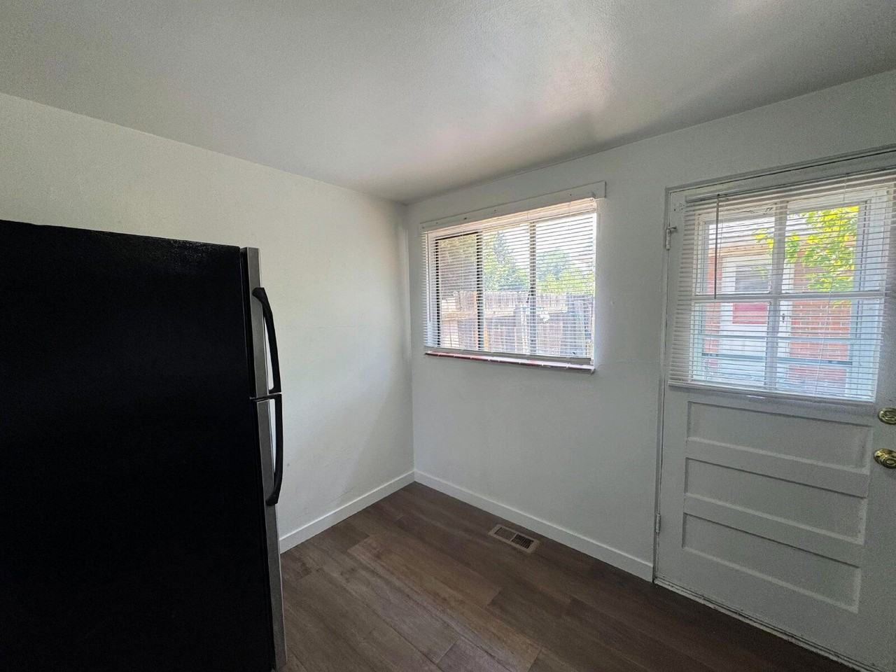 1409 Boston St - Photo 5 of 10