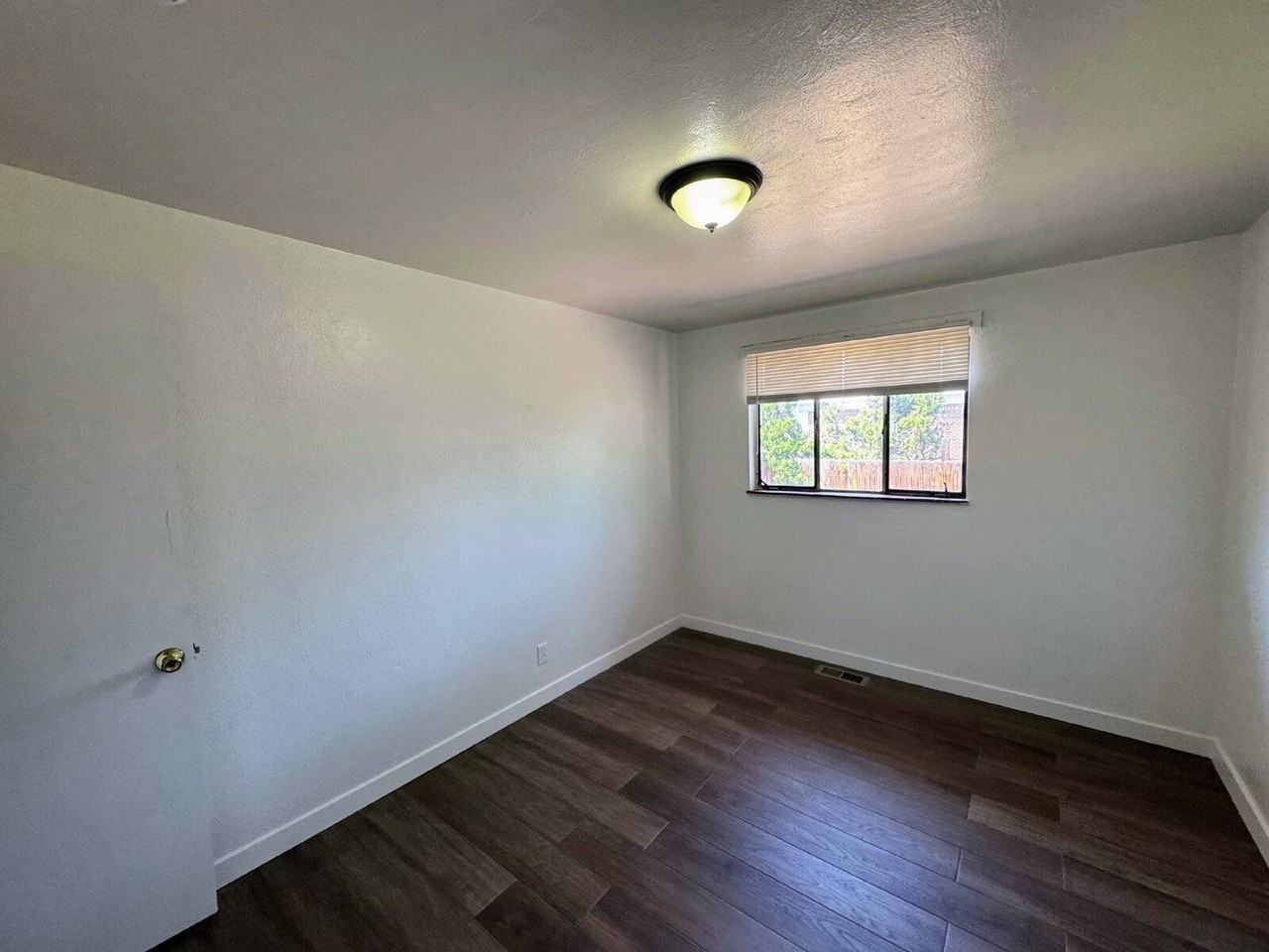 1409 Boston St - Photo 6 of 10