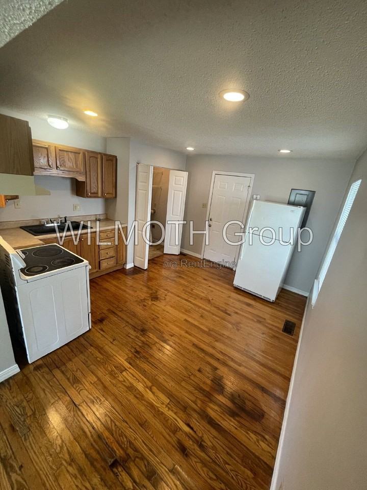 5819 Greenfield Ave - Photo 4 of 12