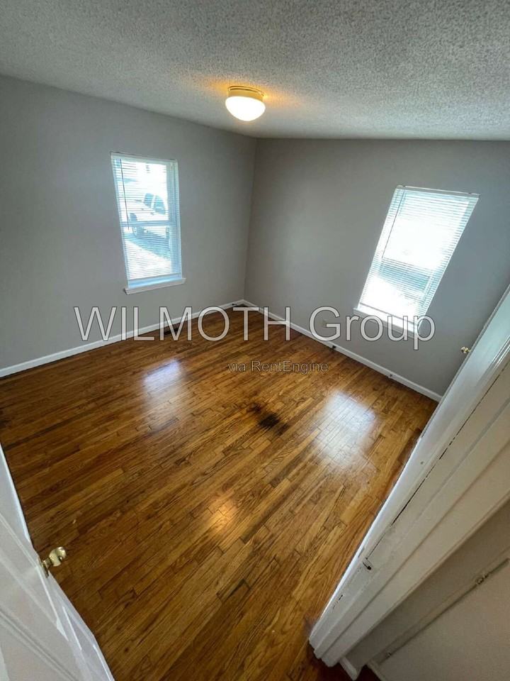5819 Greenfield Ave - Photo 5 of 12