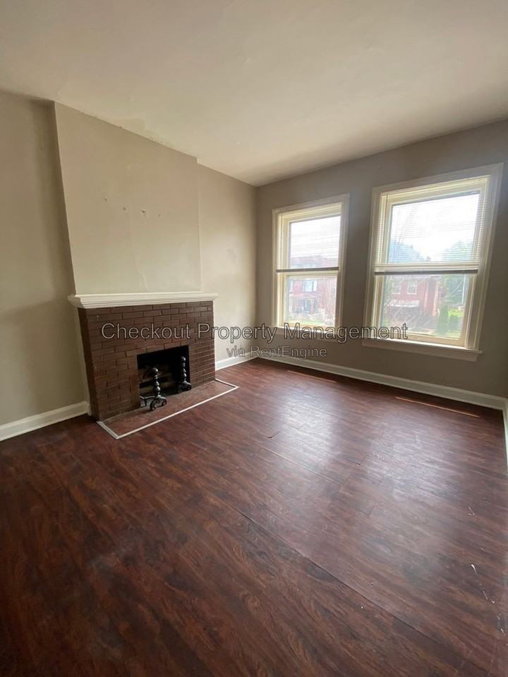 5967 Cates Ave - Photo 3 of 10