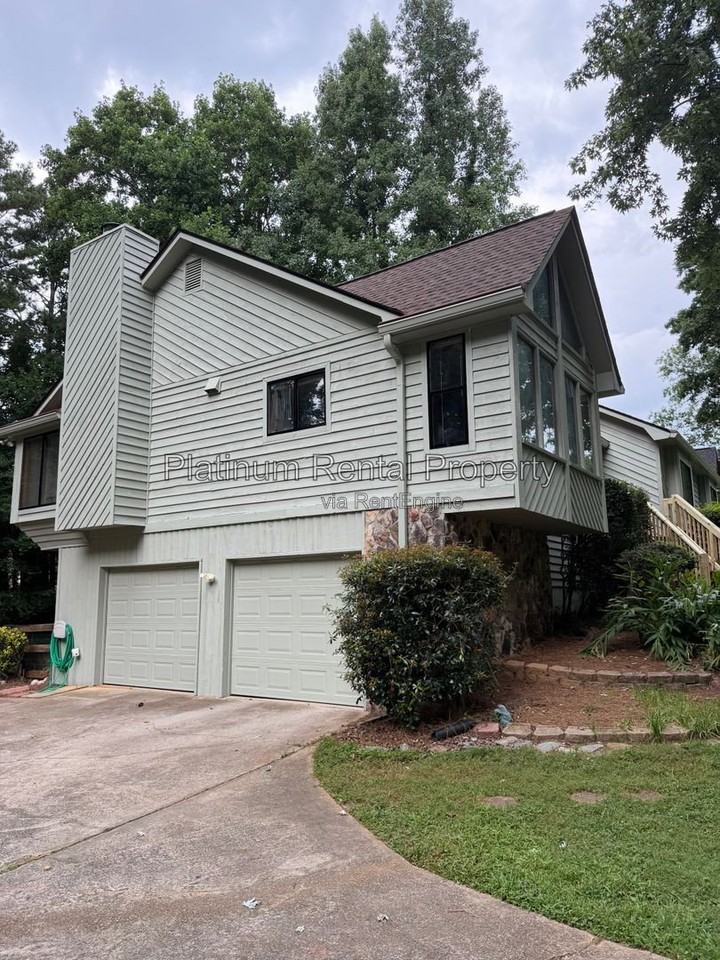 3936 Carriage Gate Dr - Photo 3 of 42