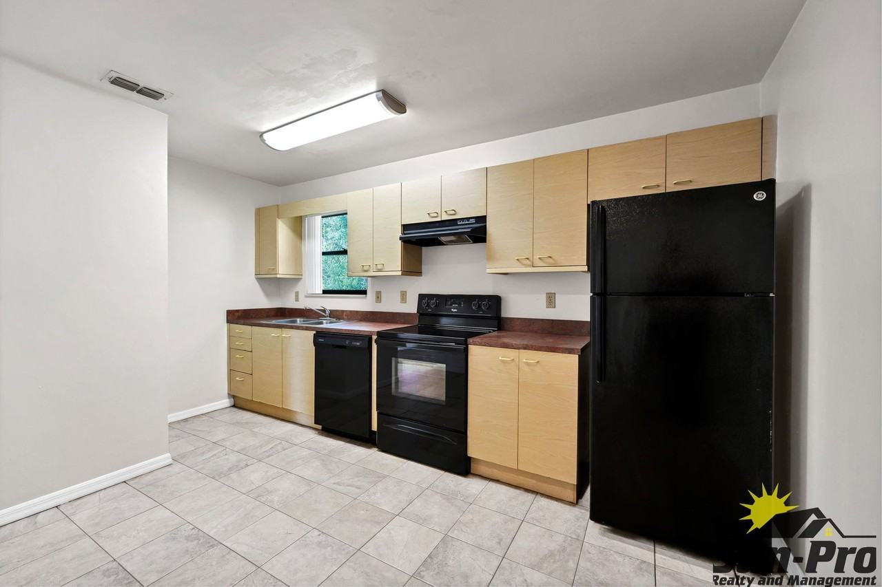 660 8th St #210 - Photo 3 of 7