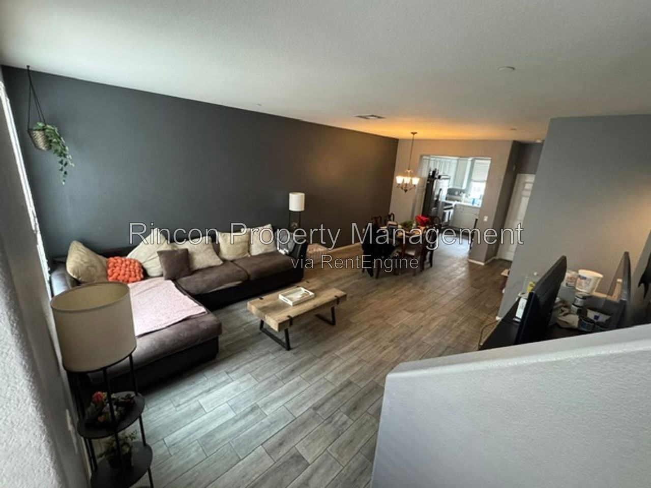 2333 Chapel Dr - Photo 2 of 6