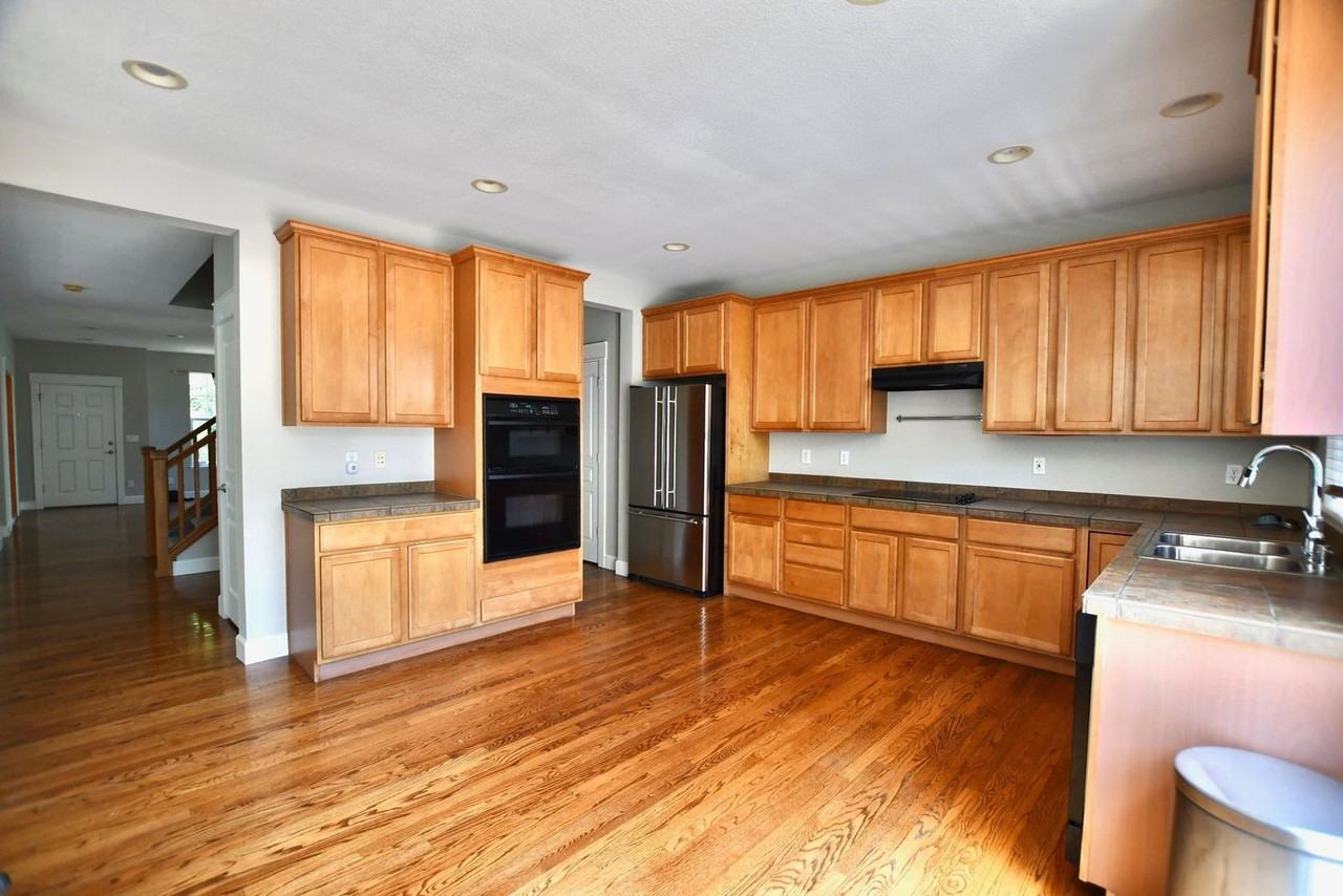 2740 Wabash St - Photo 3 of 17