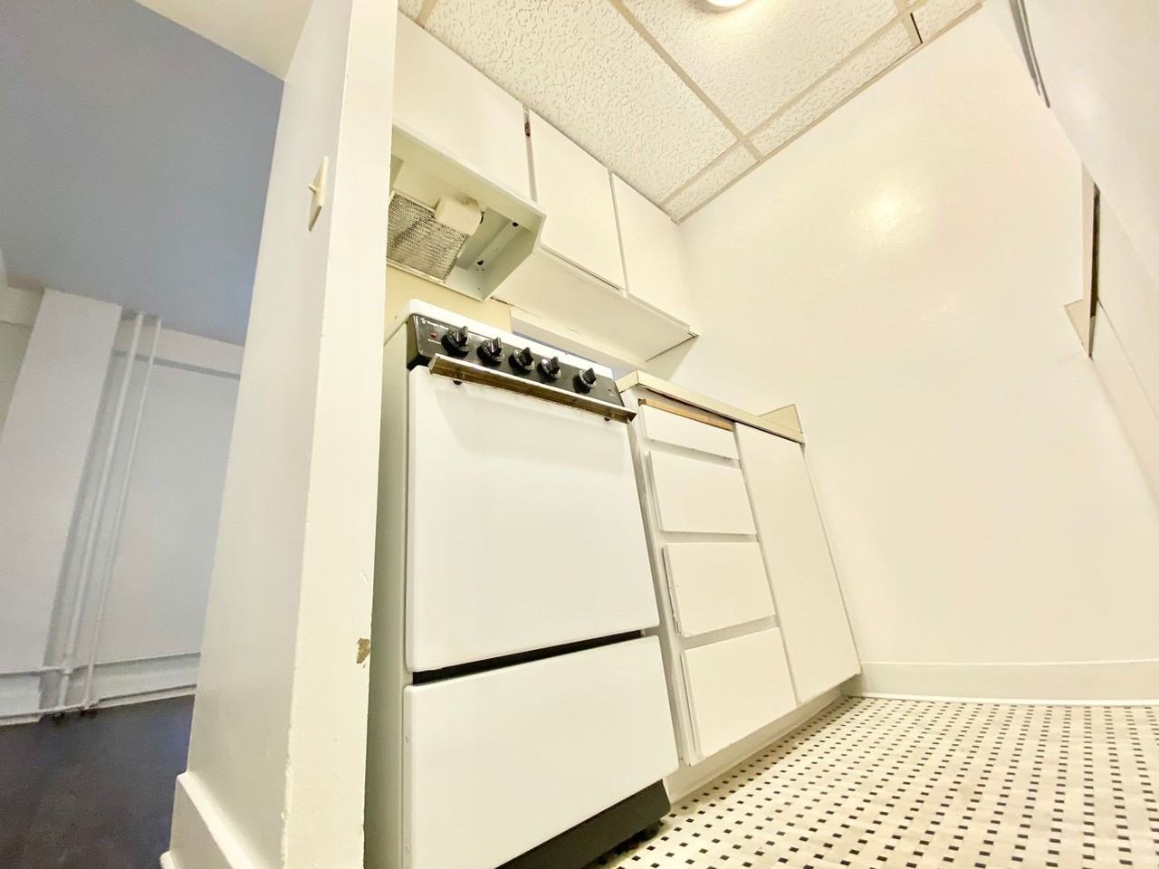 Burlingame Apartments - Photo 2 of 13