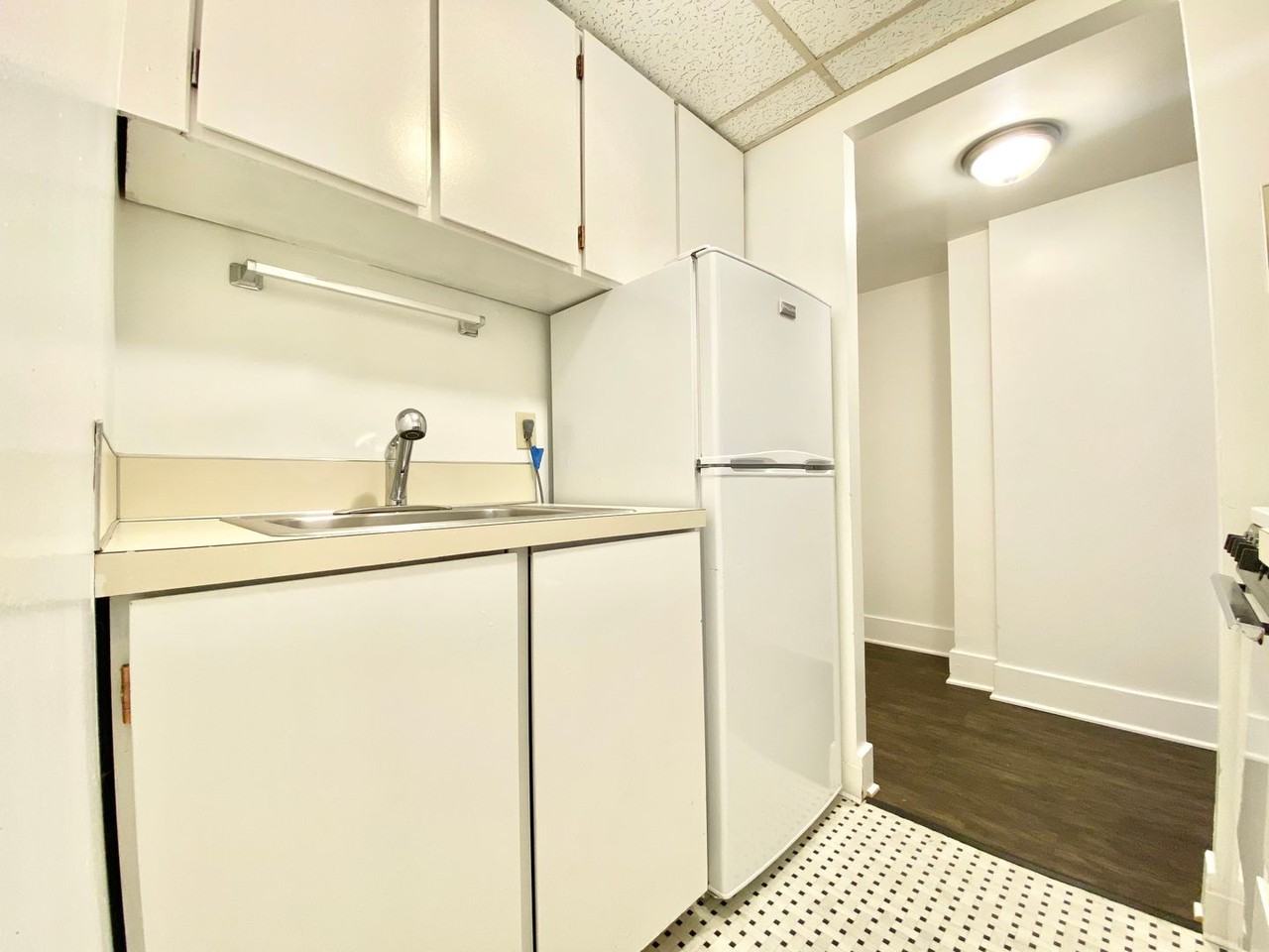 Burlingame Apartments - Photo 4 of 13