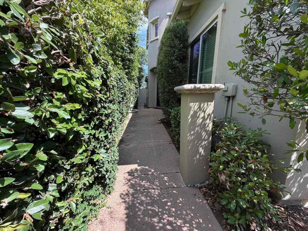 1014 Gamay Dr - Photo 3 of 49