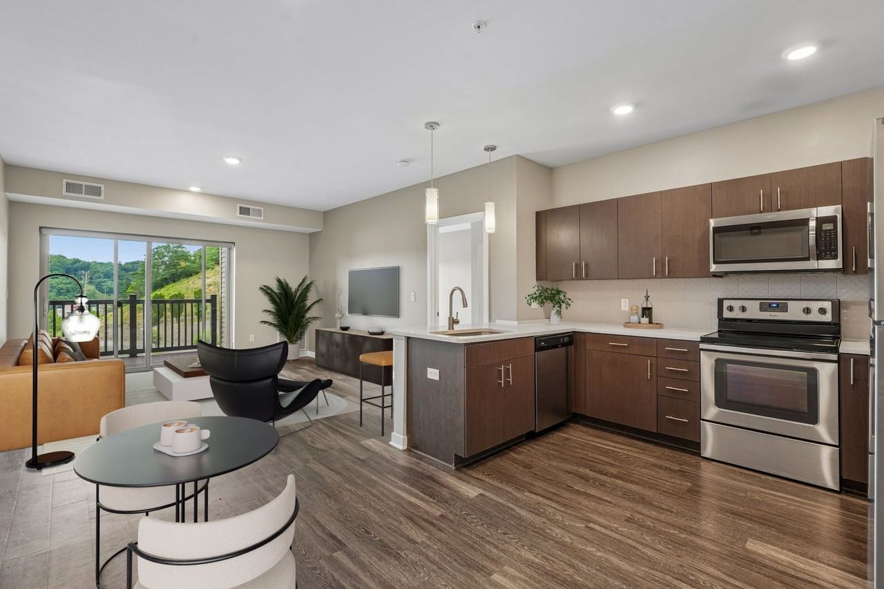 Cosmopolitan Apartments - Photo 3 of 39