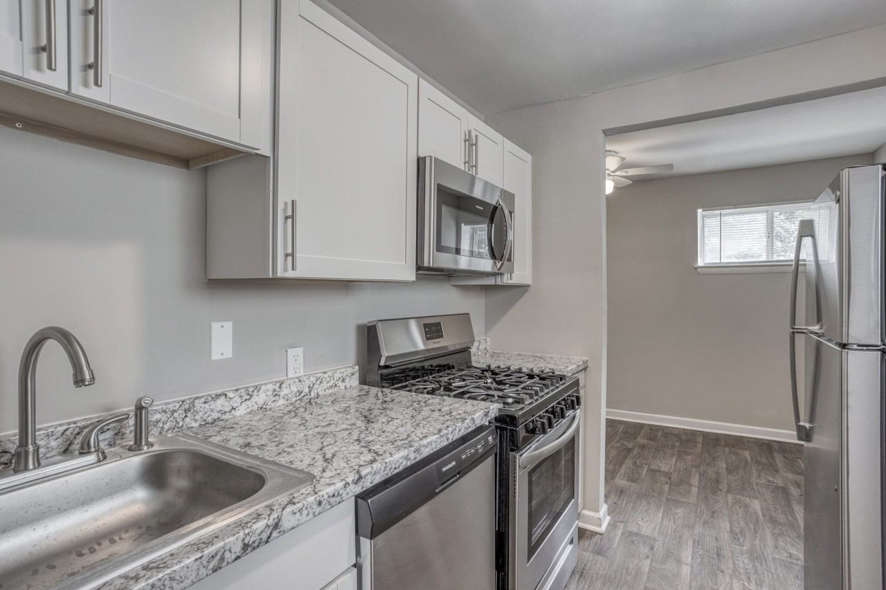 Capital Pointe Apartments - Photo 2 of 21