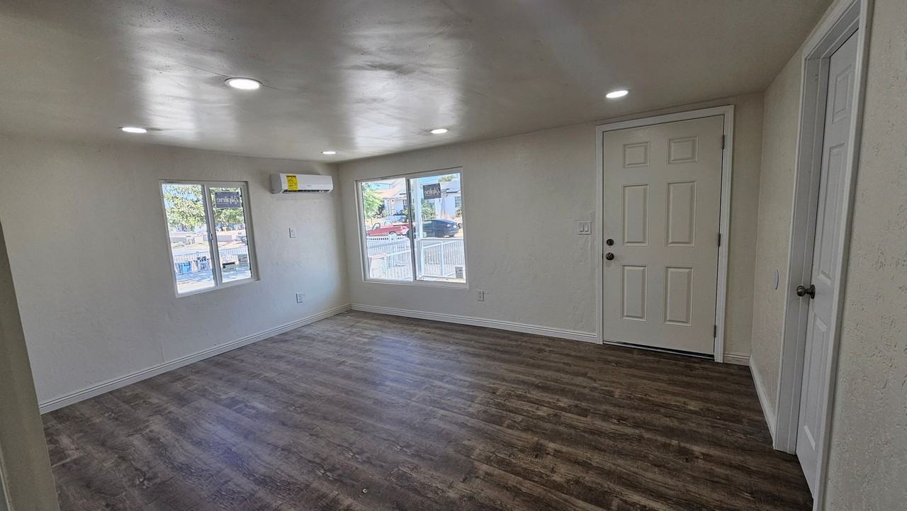 218 F St - Photo 2 of 14