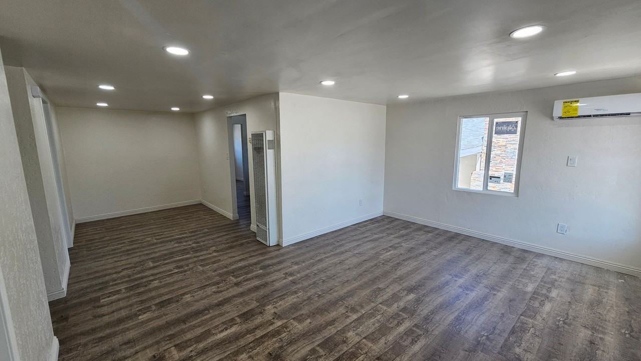 218 F St - Photo 3 of 14