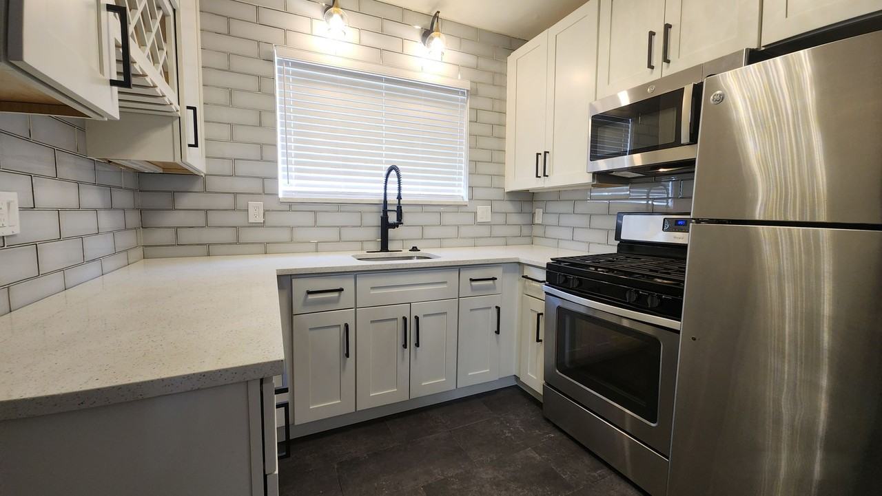 7512 Cromwell - Photo 2 of 21