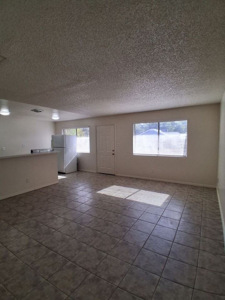 2665 N Wishon Ave - Photo 5 of 9
