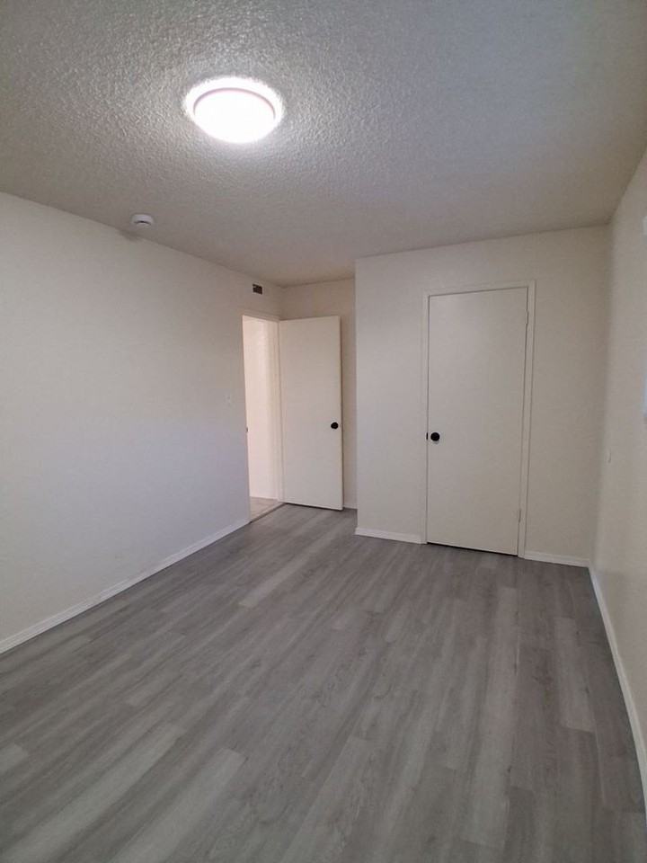 2665 N Wishon Ave - Photo 6 of 9