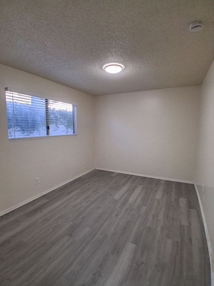 2665 N Wishon Ave - Photo 7 of 9