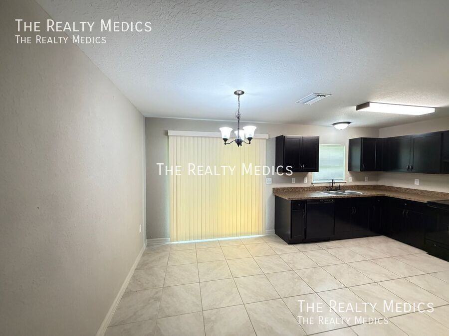 4864 Se 137th Pl - Photo 4 of 20