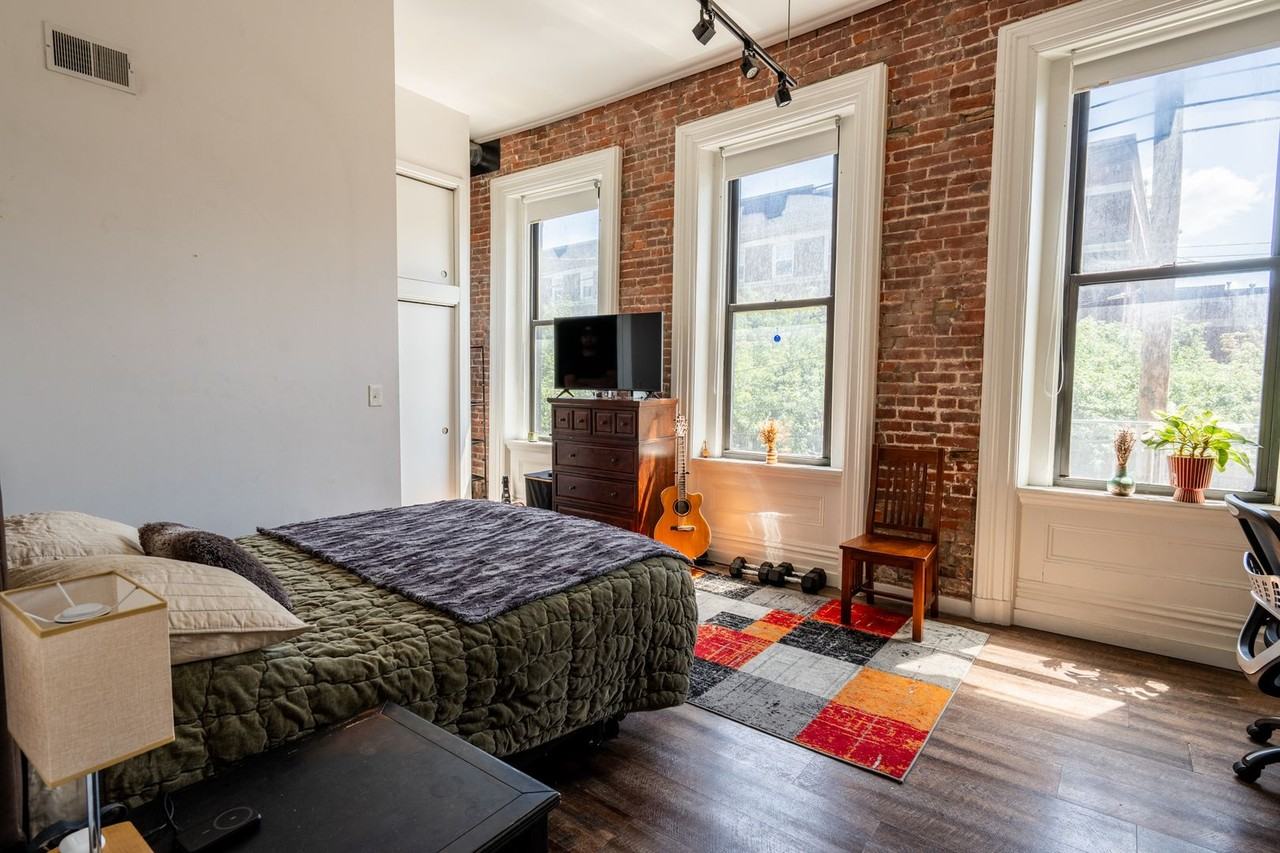 4411 Butler St - Photo 5 of 14