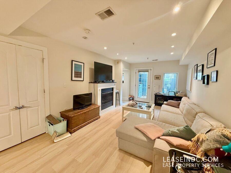 1200 Monroe St Nw #A - Photo 5 of 25