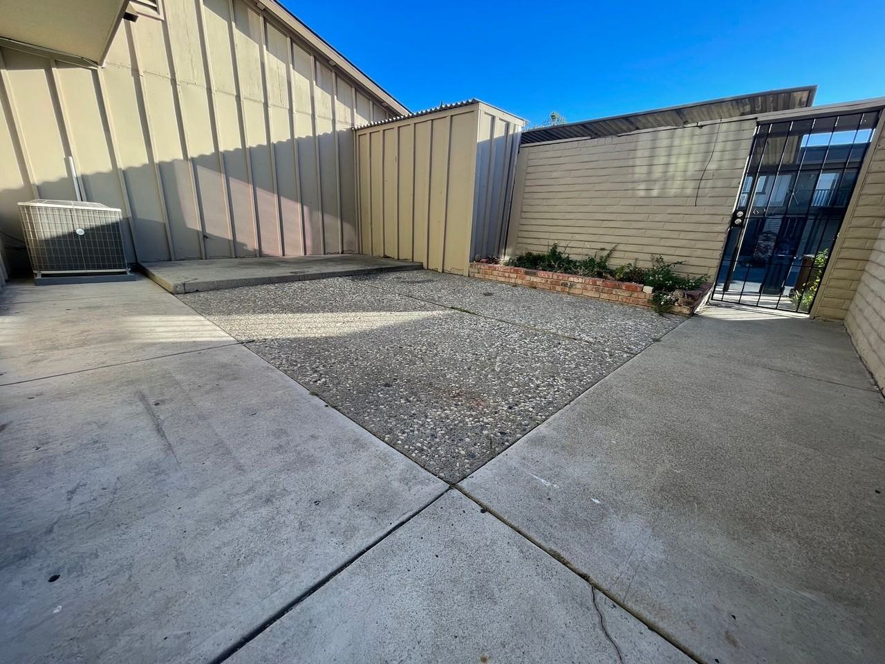 2603 Carlton Ln - Photo 4 of 29