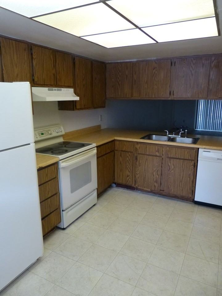 12125 Napiers Cir - Photo 3 of 8