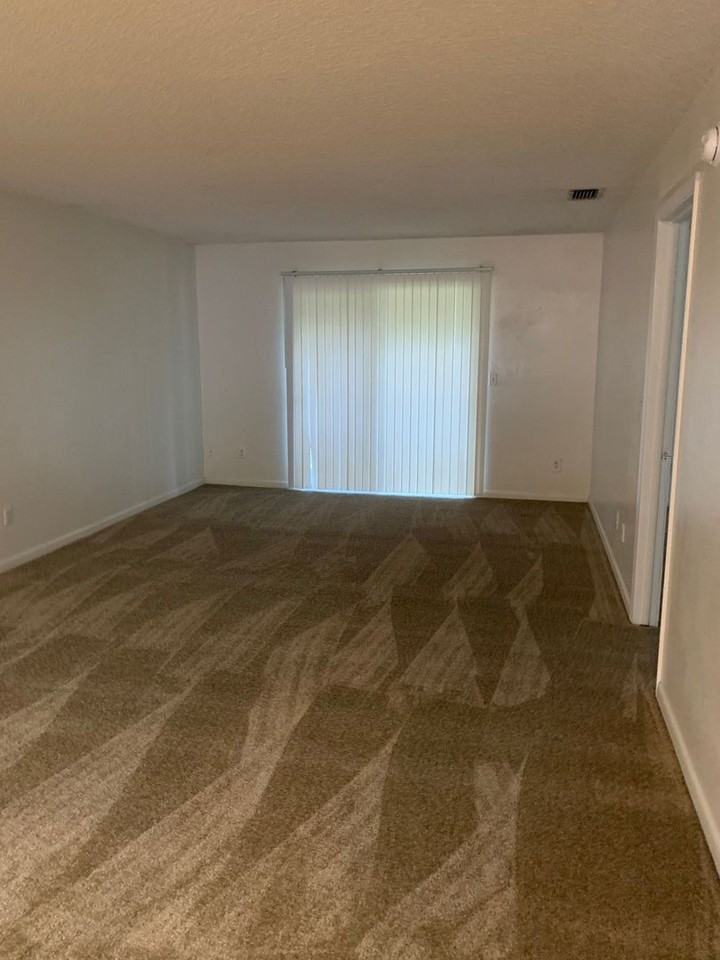 12125 Napiers Cir - Photo 4 of 8