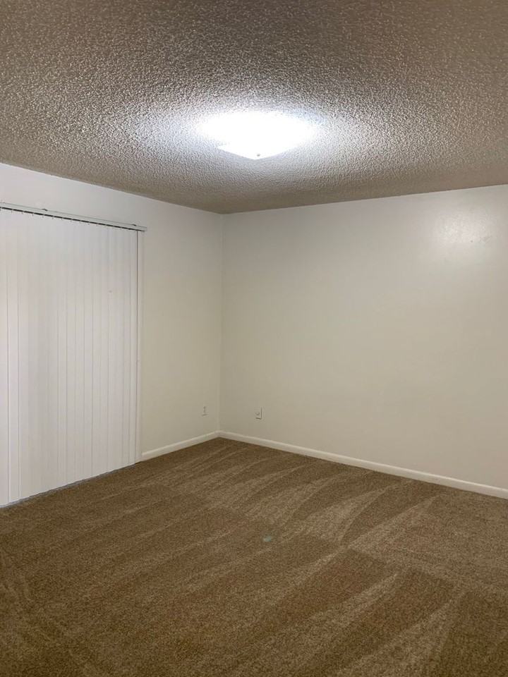 12125 Napiers Cir - Photo 5 of 8