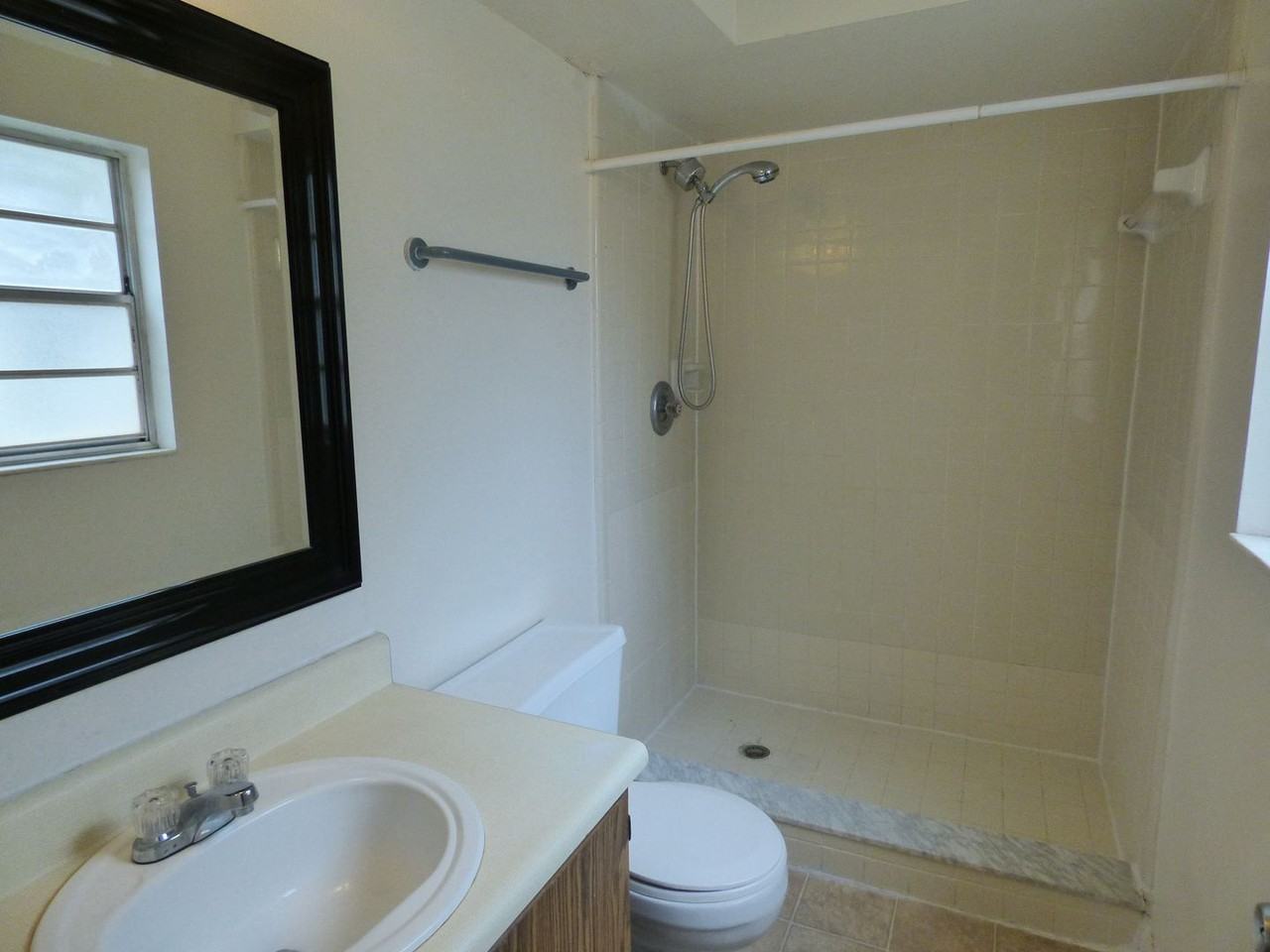 12125 Napiers Cir - Photo 6 of 8