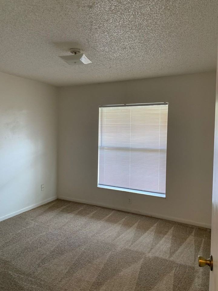 12125 Napiers Cir - Photo 7 of 8