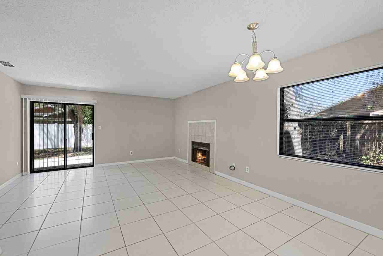 2530 Kamnic Ct - Photo 2 of 10