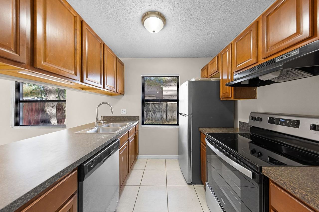 2530 Kamnic Ct - Photo 4 of 10