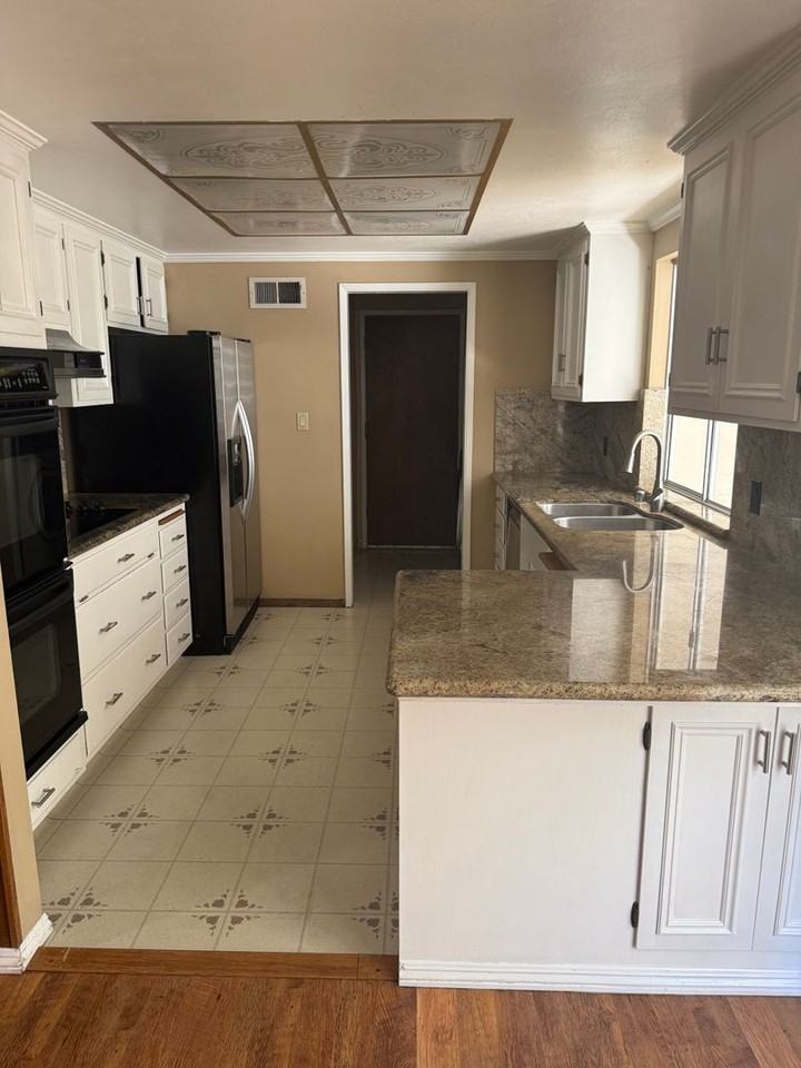 2 Parkshore Cir - Photo 3 of 8