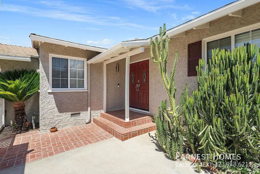 22459 Covello St - Photo 2 of 32