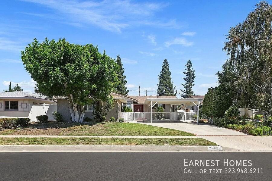 22459 Covello St - Photo 3 of 32