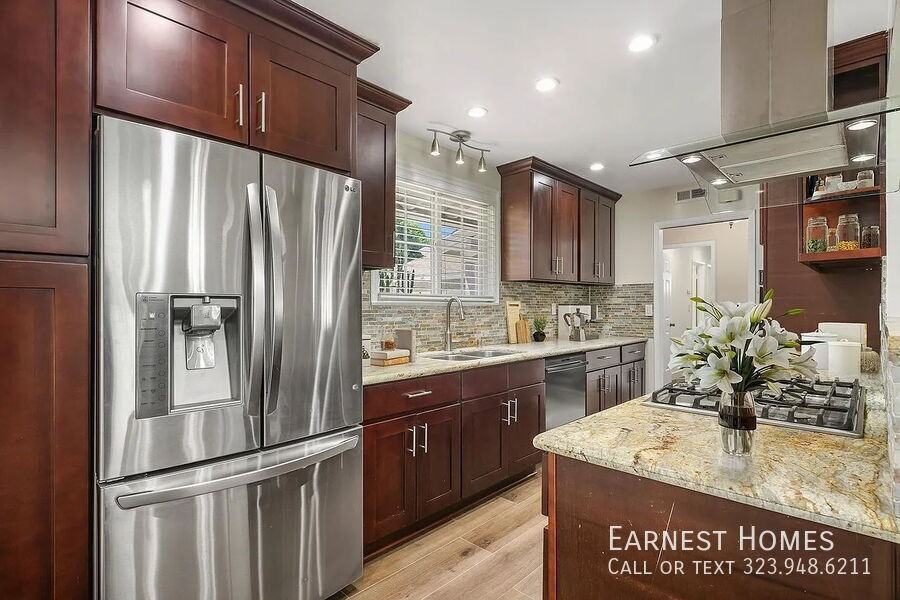 22459 Covello St - Photo 5 of 32