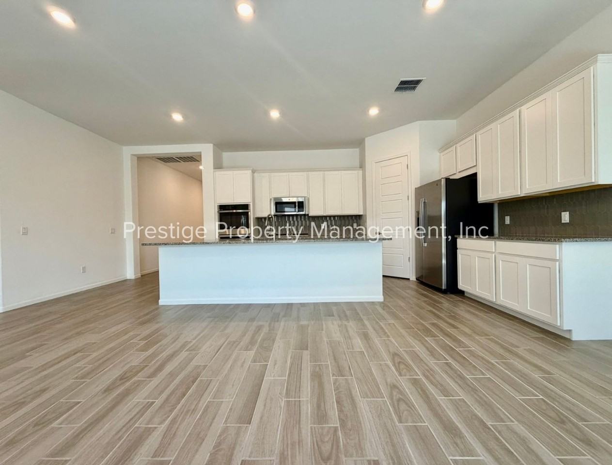 10848 W Yates Ln - Photo 3 of 33
